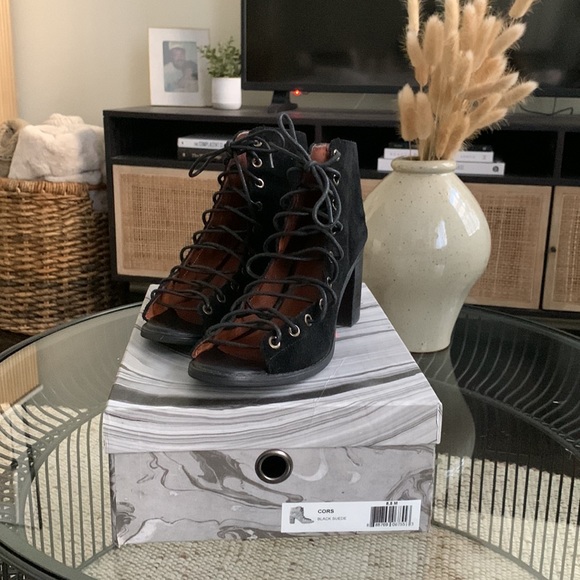 Jeffrey Campbell Cors Black Suede Booties, Size 8.5 - Picture 8 of 9